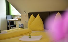 Ferienwohnungen Und Zimmer Yassi